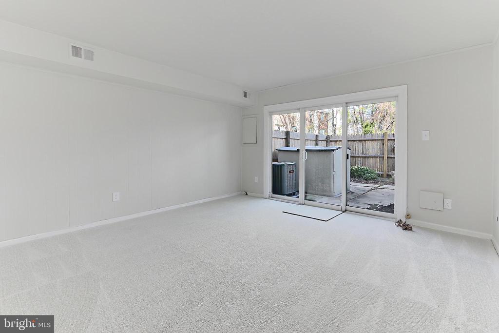 8552 Barrington Ct #927