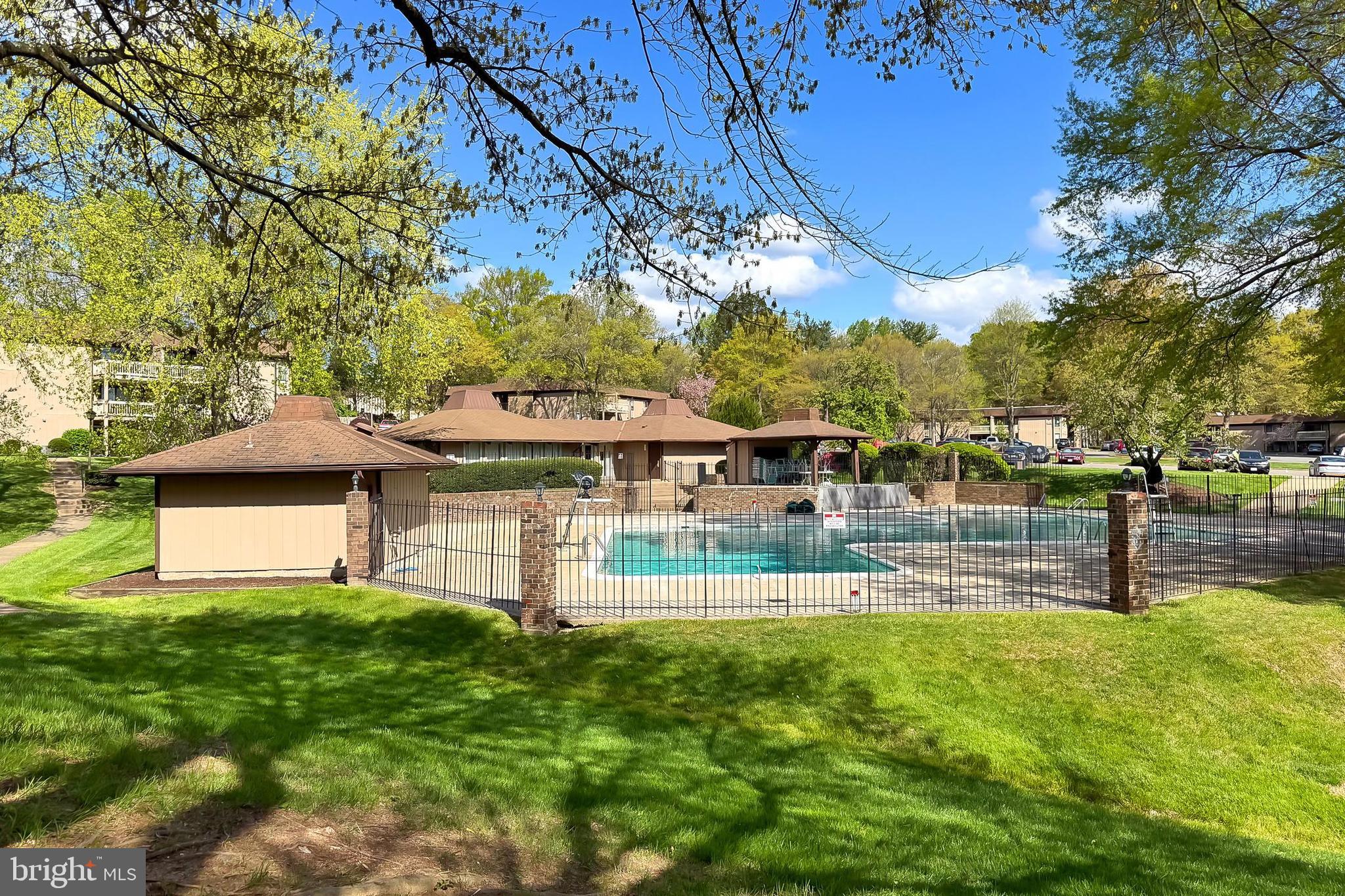 8552 Barrington Ct #927