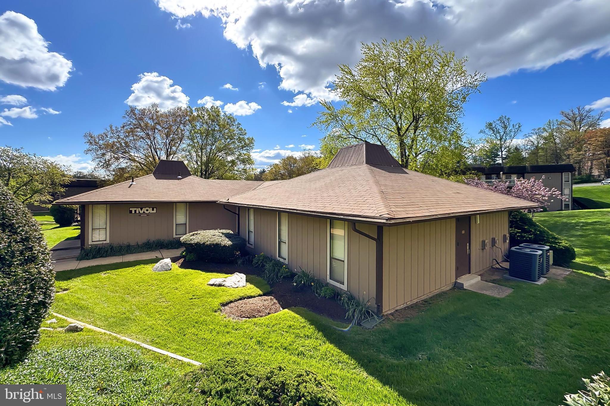 8552 Barrington Ct #927