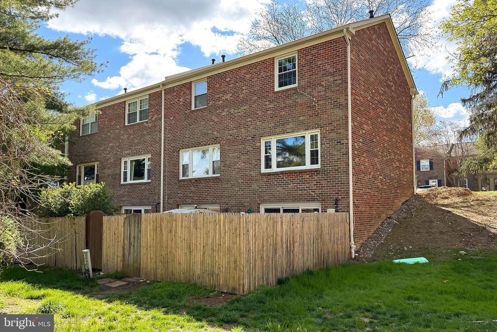 8552 Barrington Ct #927