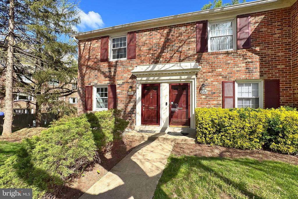 8552 Barrington Ct #927