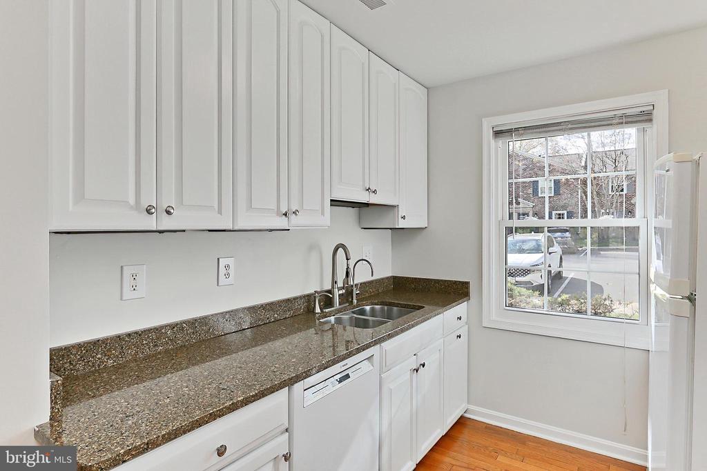 8552 Barrington Ct #927