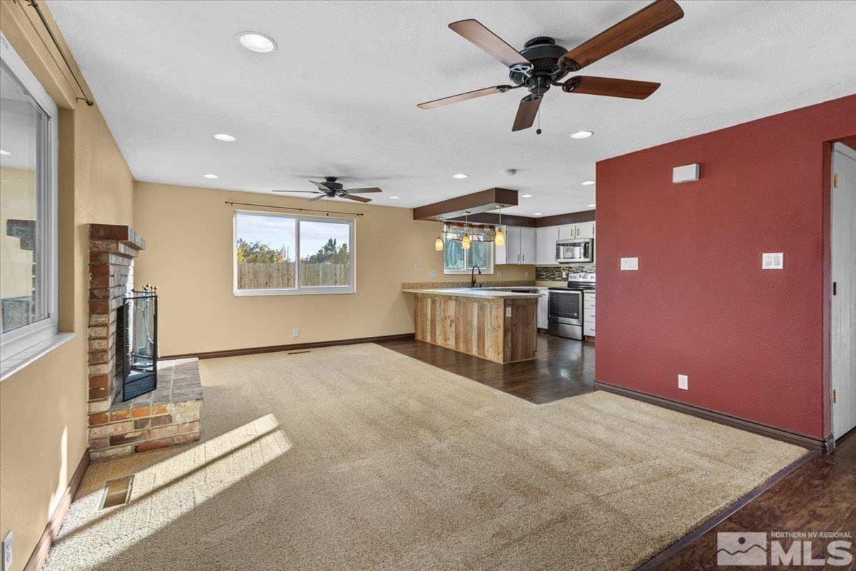 3059 Meadowlands Dr