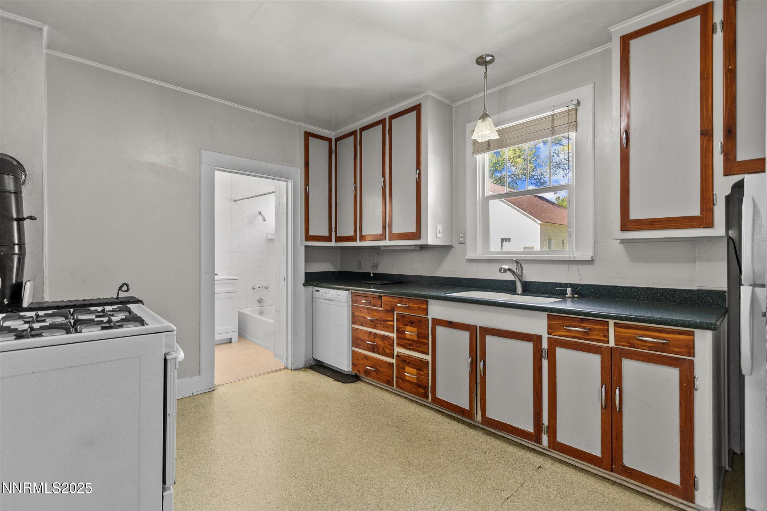 1606 10th Street