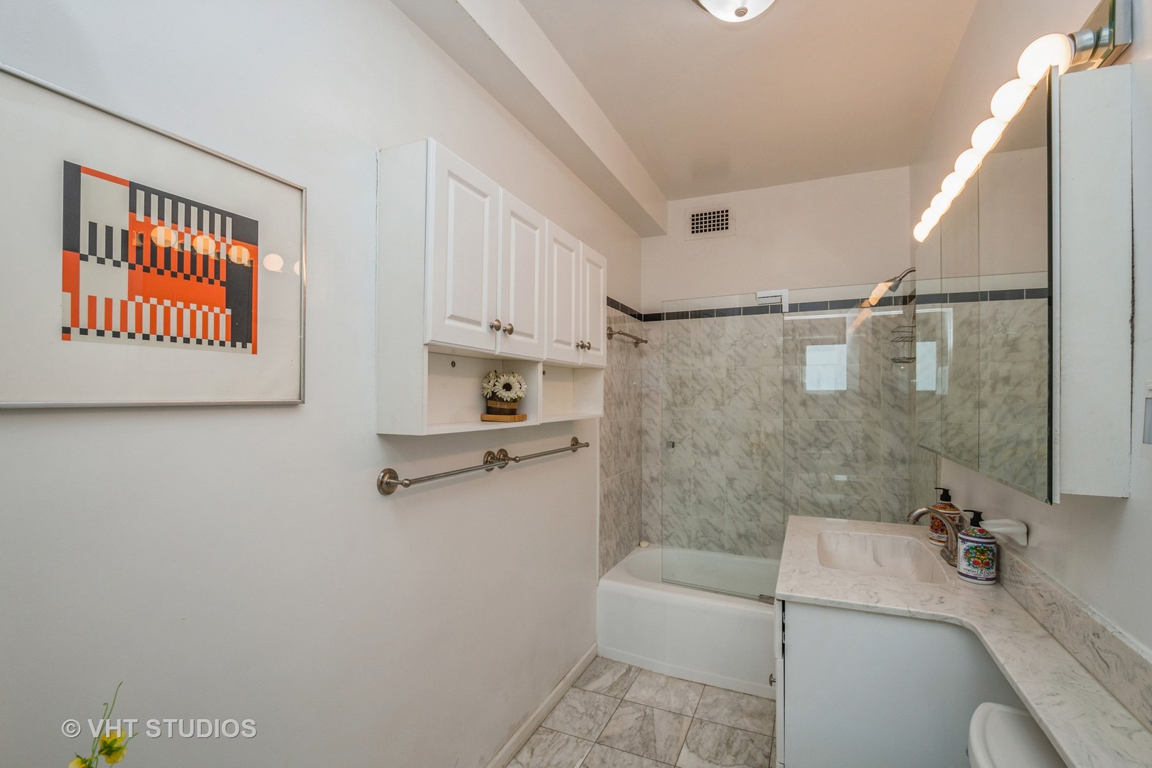 3180 N LAKE SHORE Drive Unit: 19D