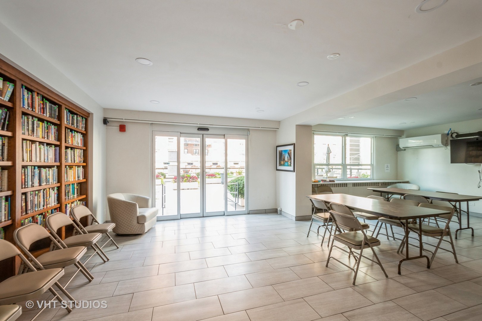 3180 N LAKE SHORE Drive Unit: 19D