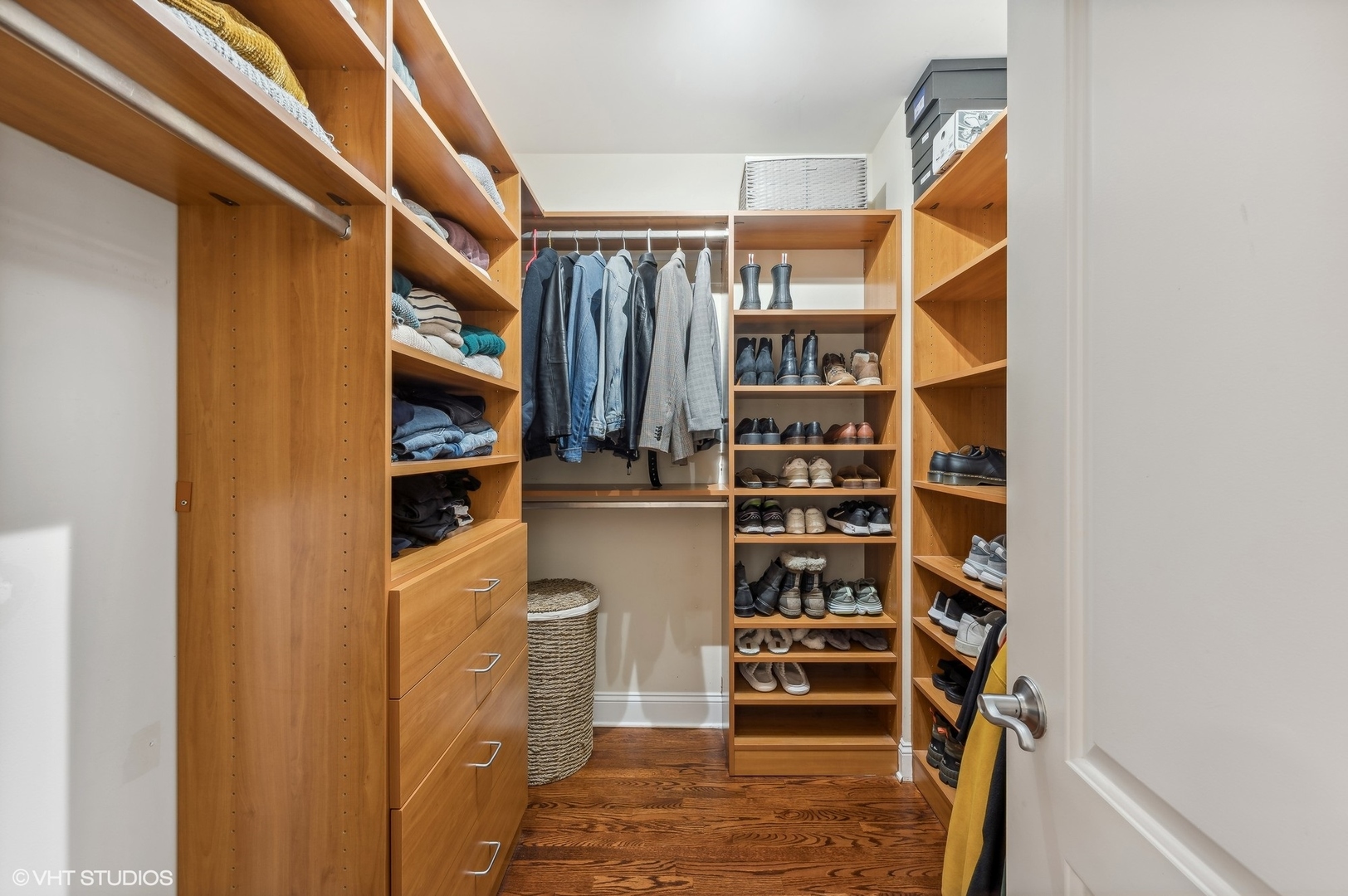 920 W Barry Avenue Unit: 2