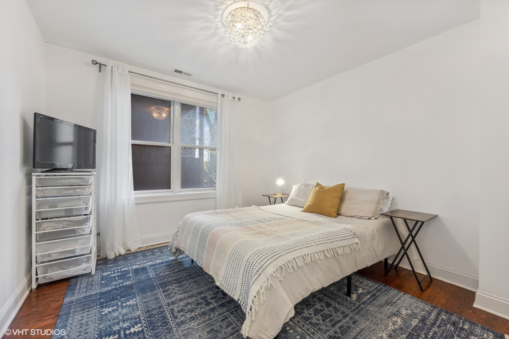 920 W Barry Avenue Unit: 2