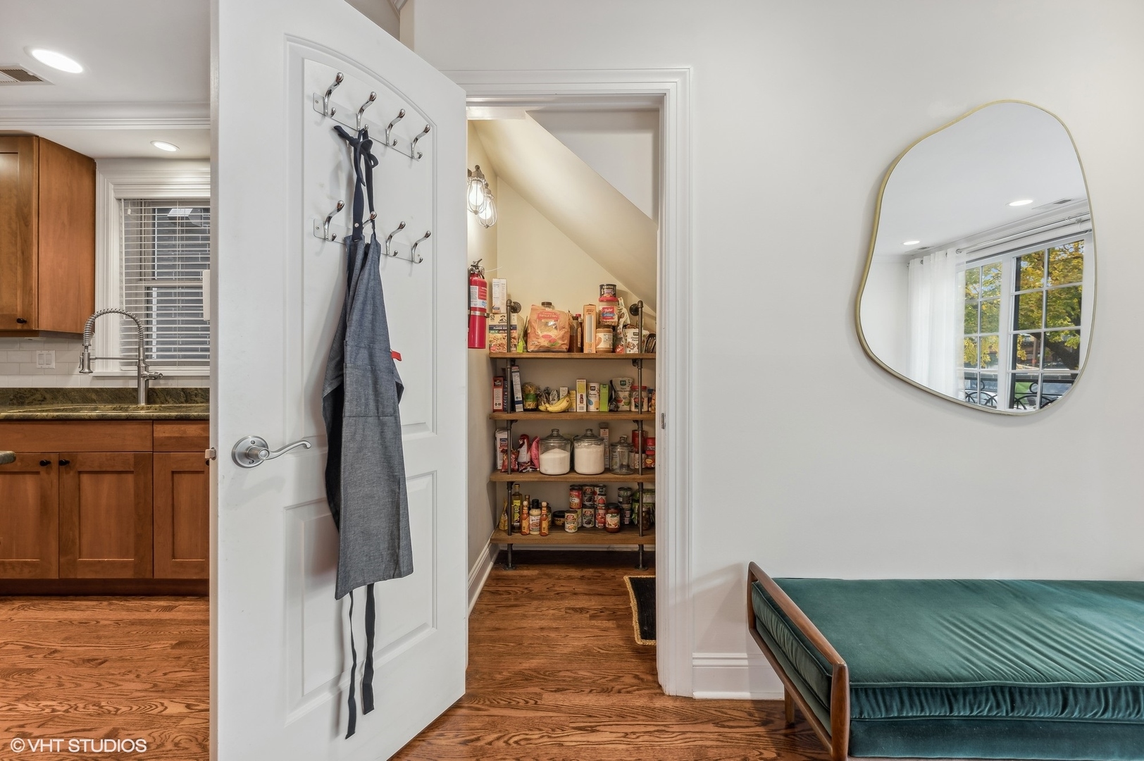 920 W Barry Avenue Unit: 2