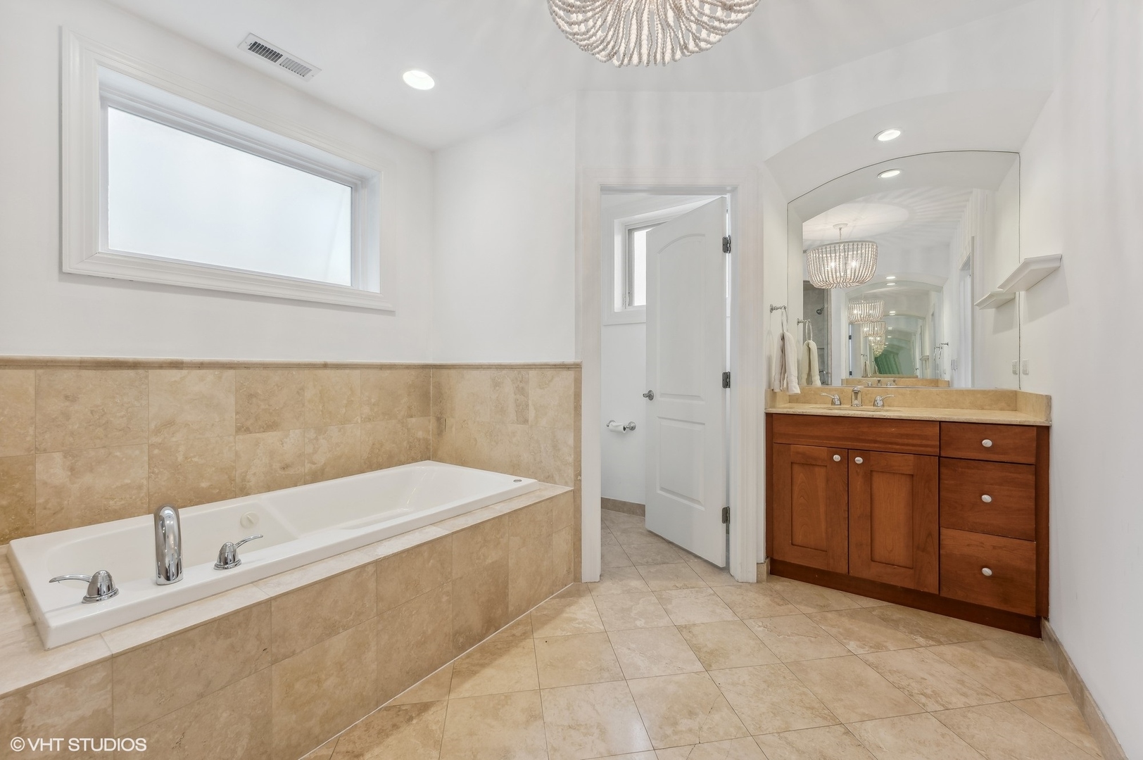 920 W Barry Avenue Unit: 2