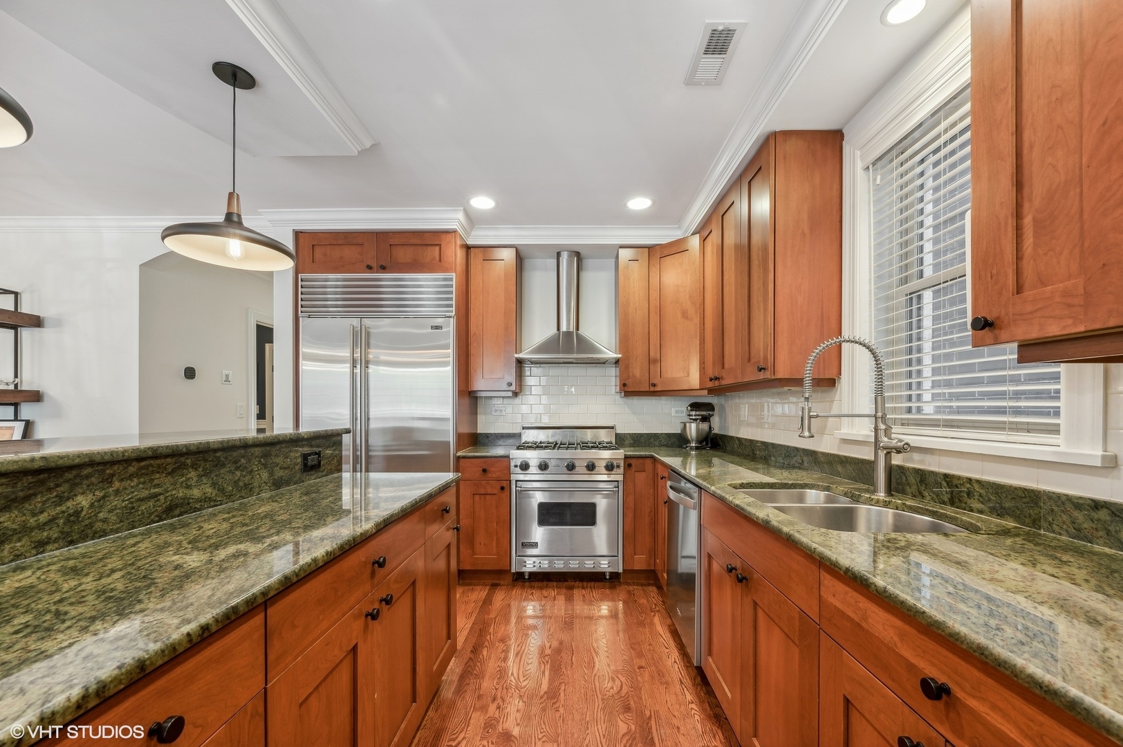 920 W Barry Avenue Unit: 2