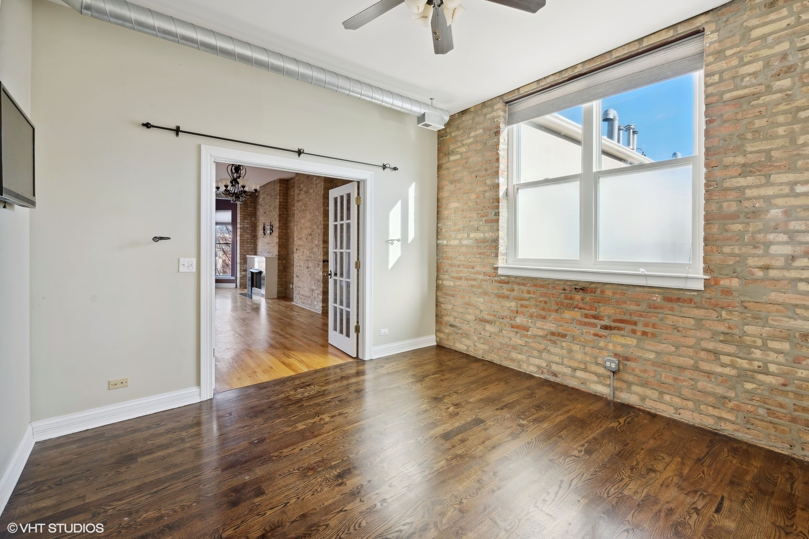1245 W GEORGE Street Unit: 302