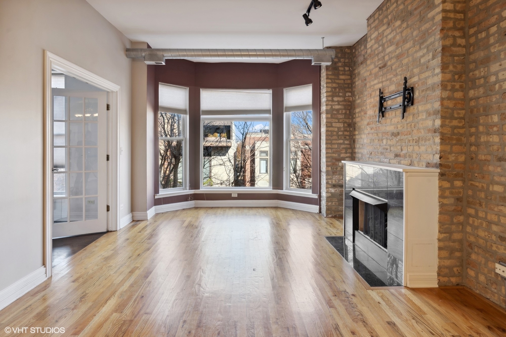 1245 W GEORGE Street Unit: 302