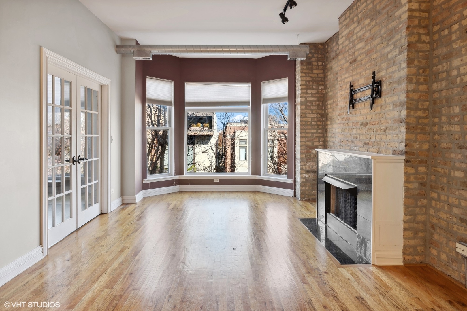 1245 W GEORGE Street Unit: 302