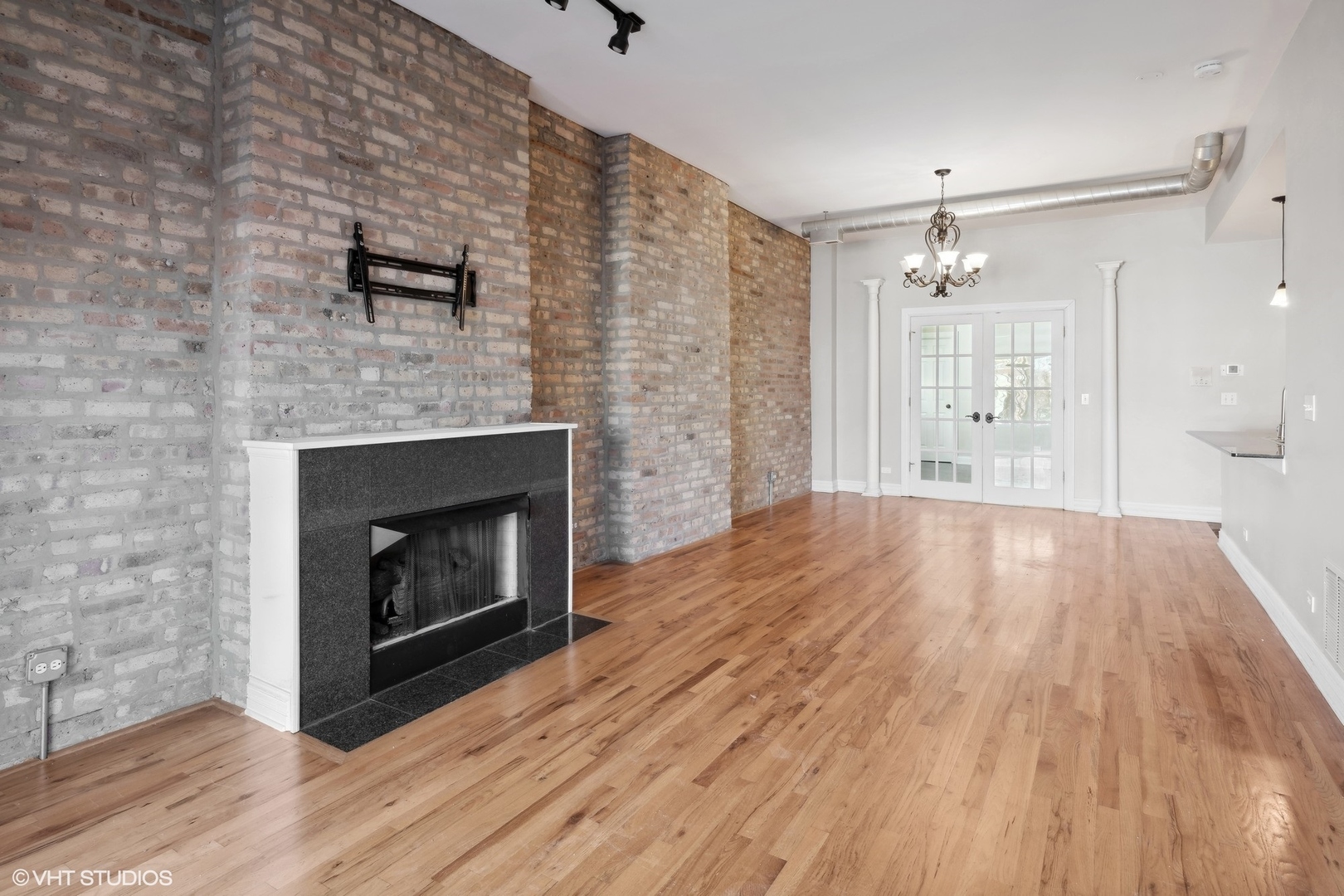1245 W GEORGE Street Unit: 302