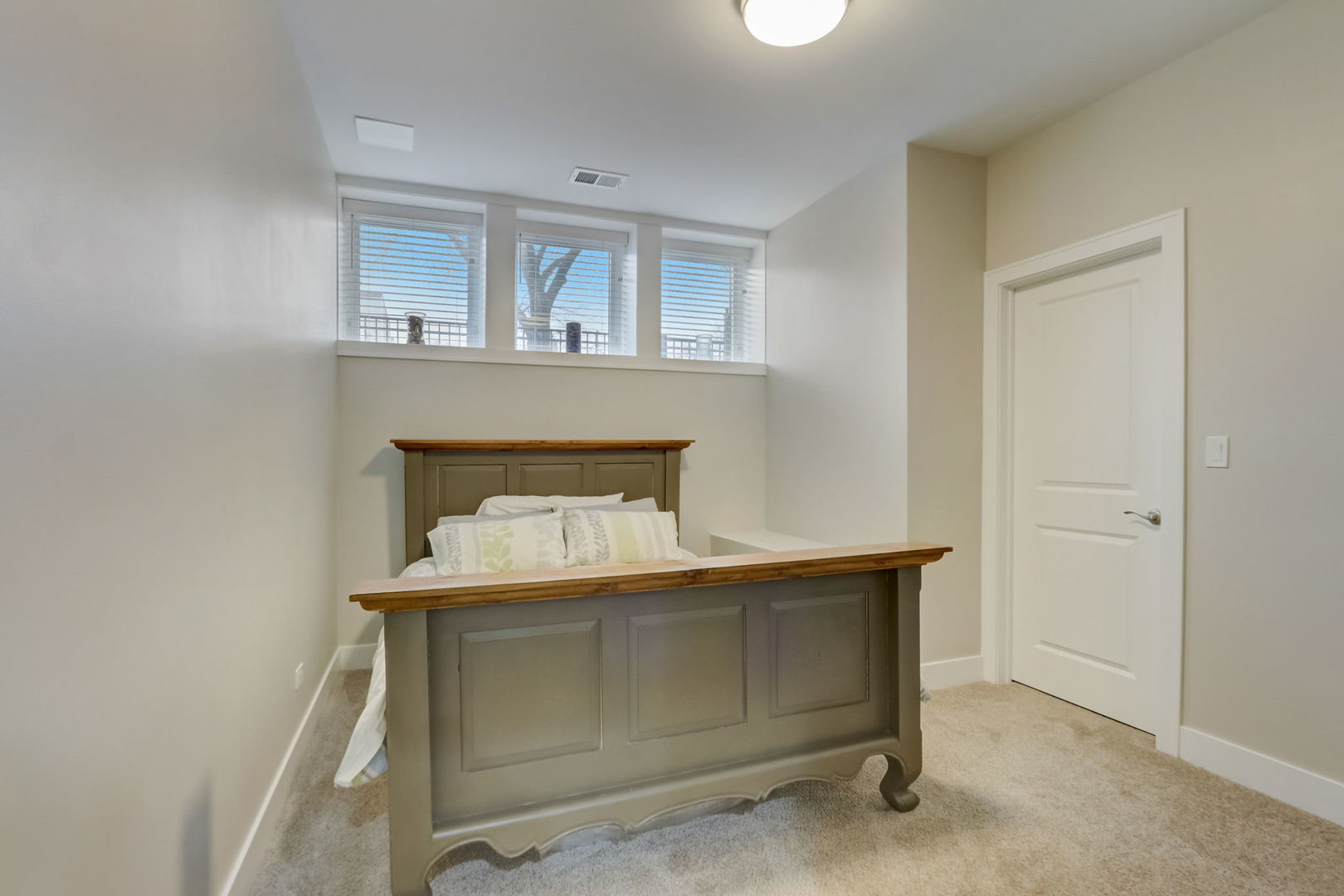 3753 N Albany Avenue