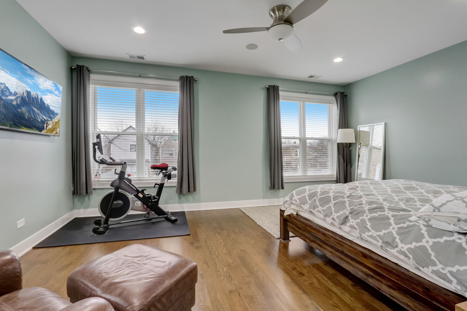 3753 N Albany Avenue