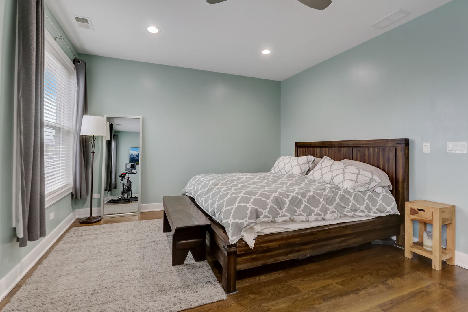 3753 N Albany Avenue