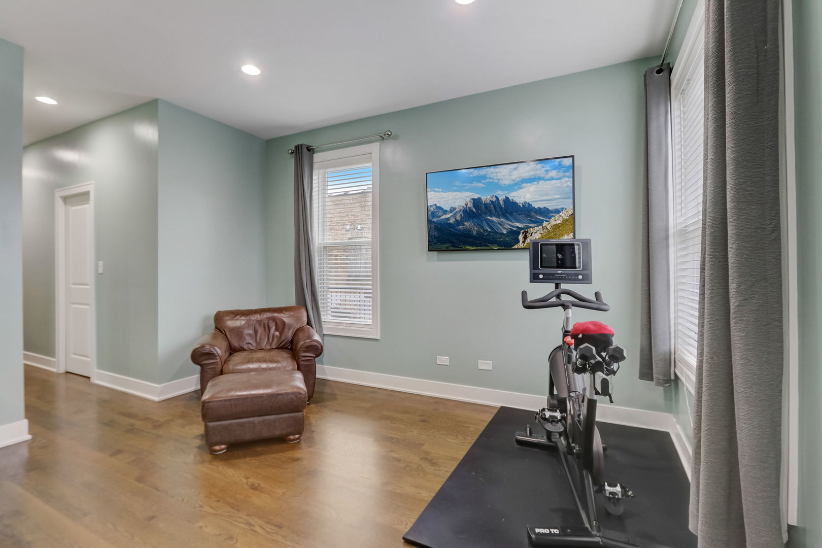 3753 N Albany Avenue