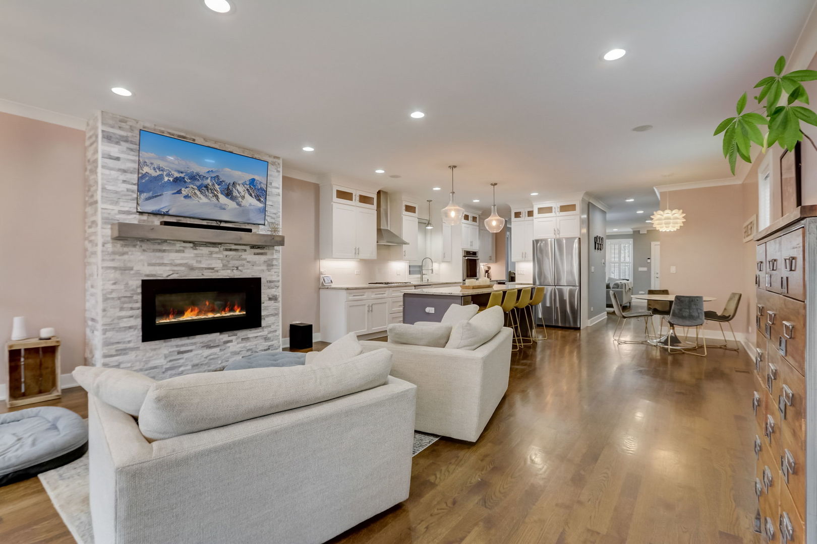 3753 N Albany Avenue