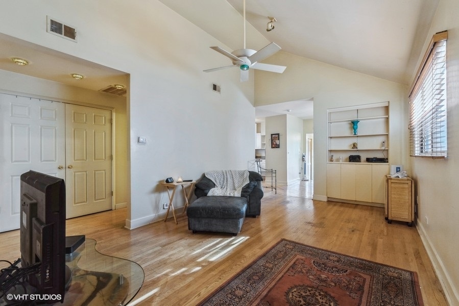 907 S Carpenter Street