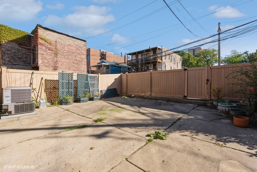 907 S Carpenter Street