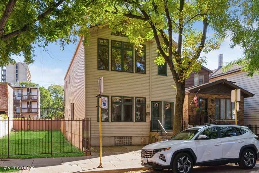 907 S Carpenter Street