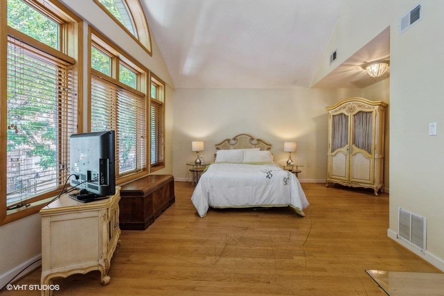 907 S Carpenter Street