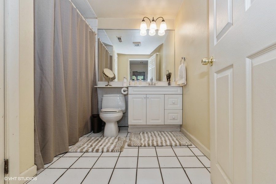 907 S Carpenter Street