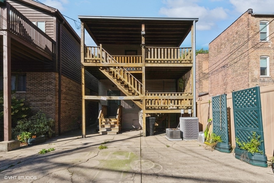 907 S Carpenter Street