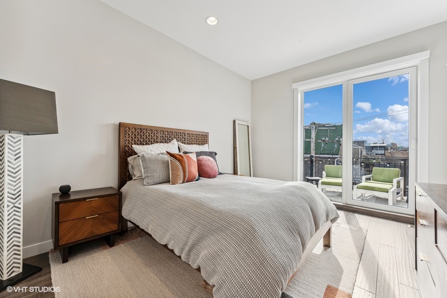 1441 W Blackhawk Street Unit: 2E