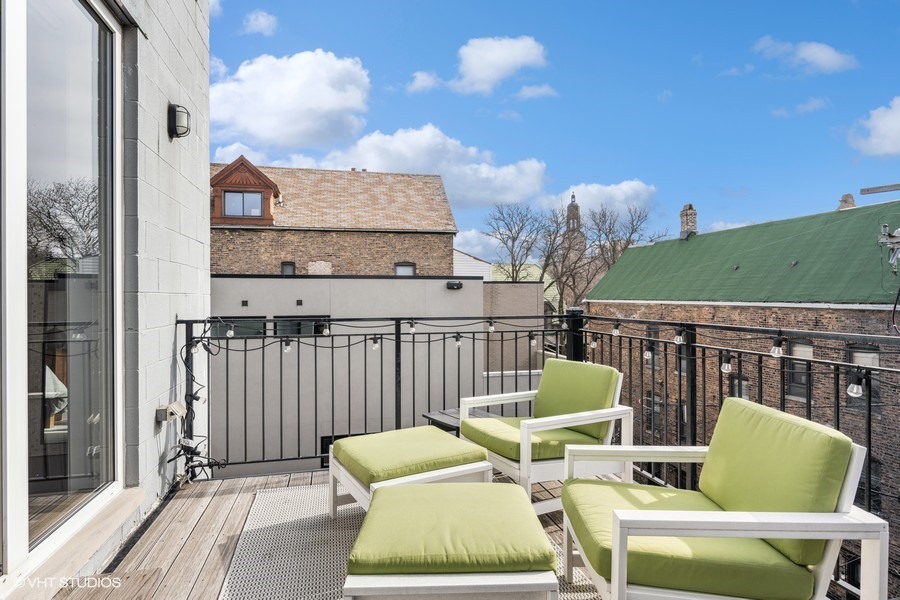 1441 W Blackhawk Street Unit: 2E