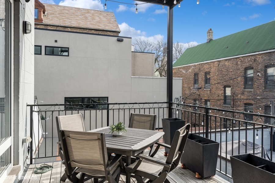 1441 W Blackhawk Street Unit: 2E