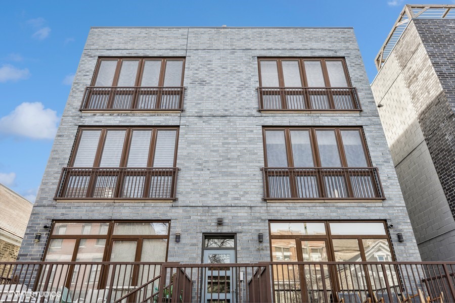 1441 W Blackhawk Street Unit: 2E