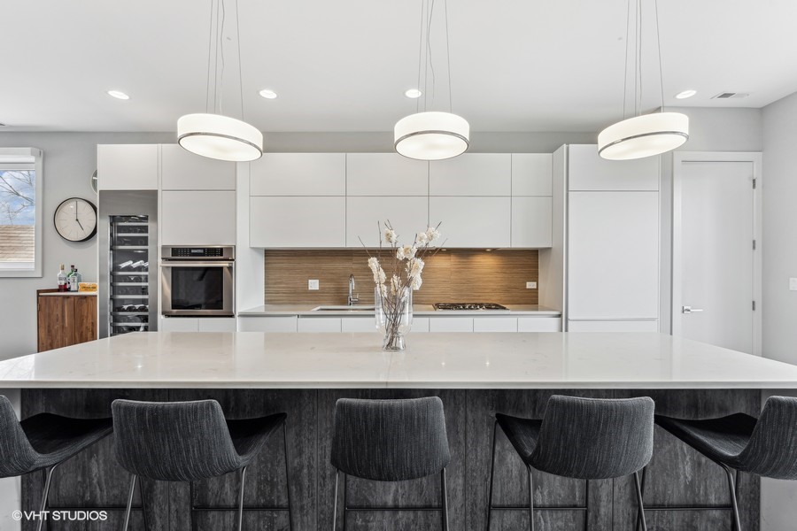 1441 W Blackhawk Street Unit: 2E