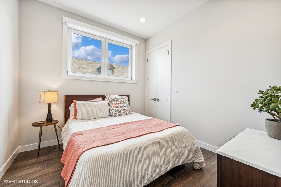 1441 W Blackhawk Street Unit: 2E