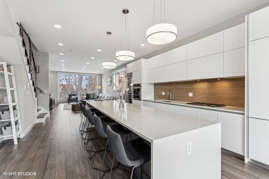 1441 W Blackhawk Street Unit: 2E