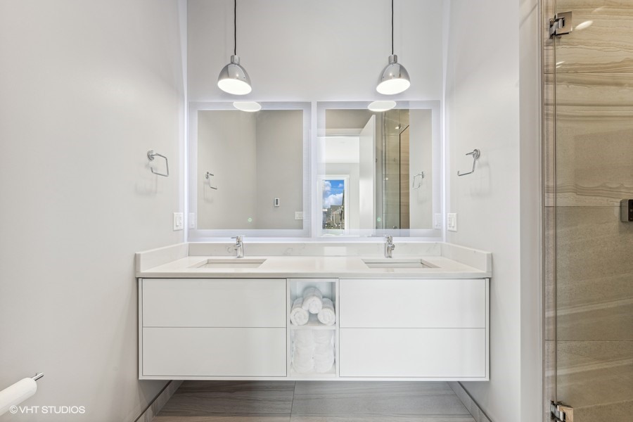 1441 W Blackhawk Street Unit: 2E