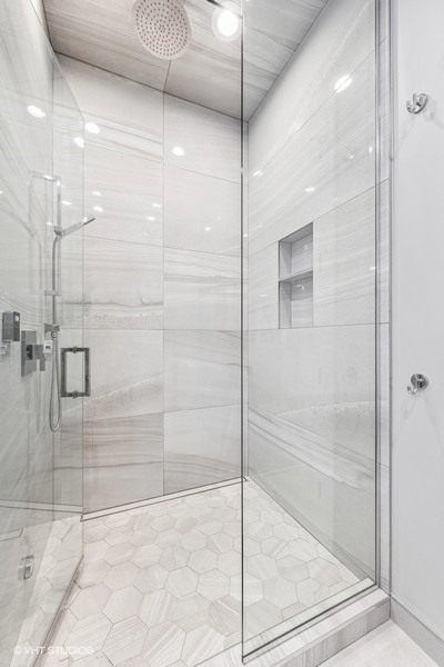 1441 W Blackhawk Street Unit: 2E