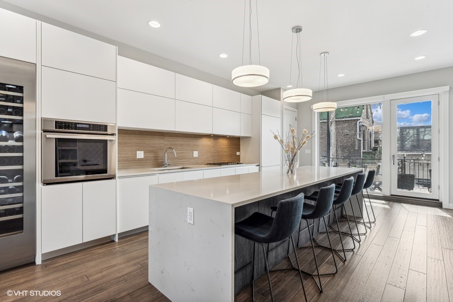 1441 W Blackhawk Street Unit: 2E