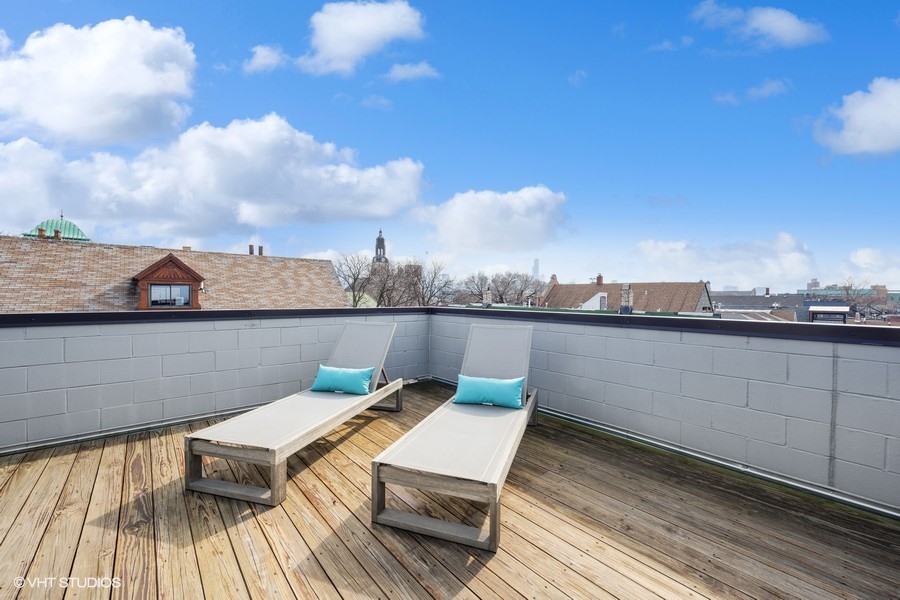 1441 W Blackhawk Street Unit: 2E