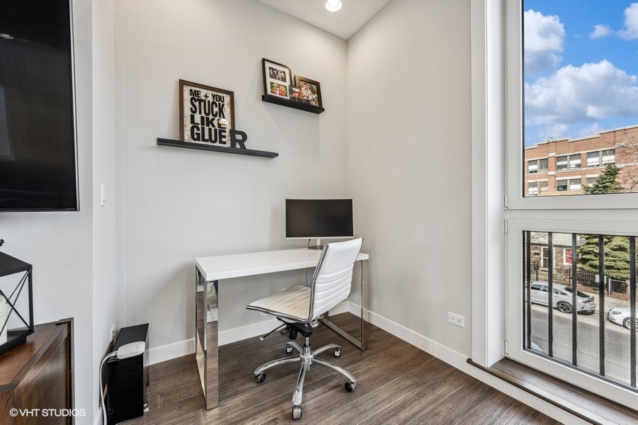 1441 W Blackhawk Street Unit: 2E