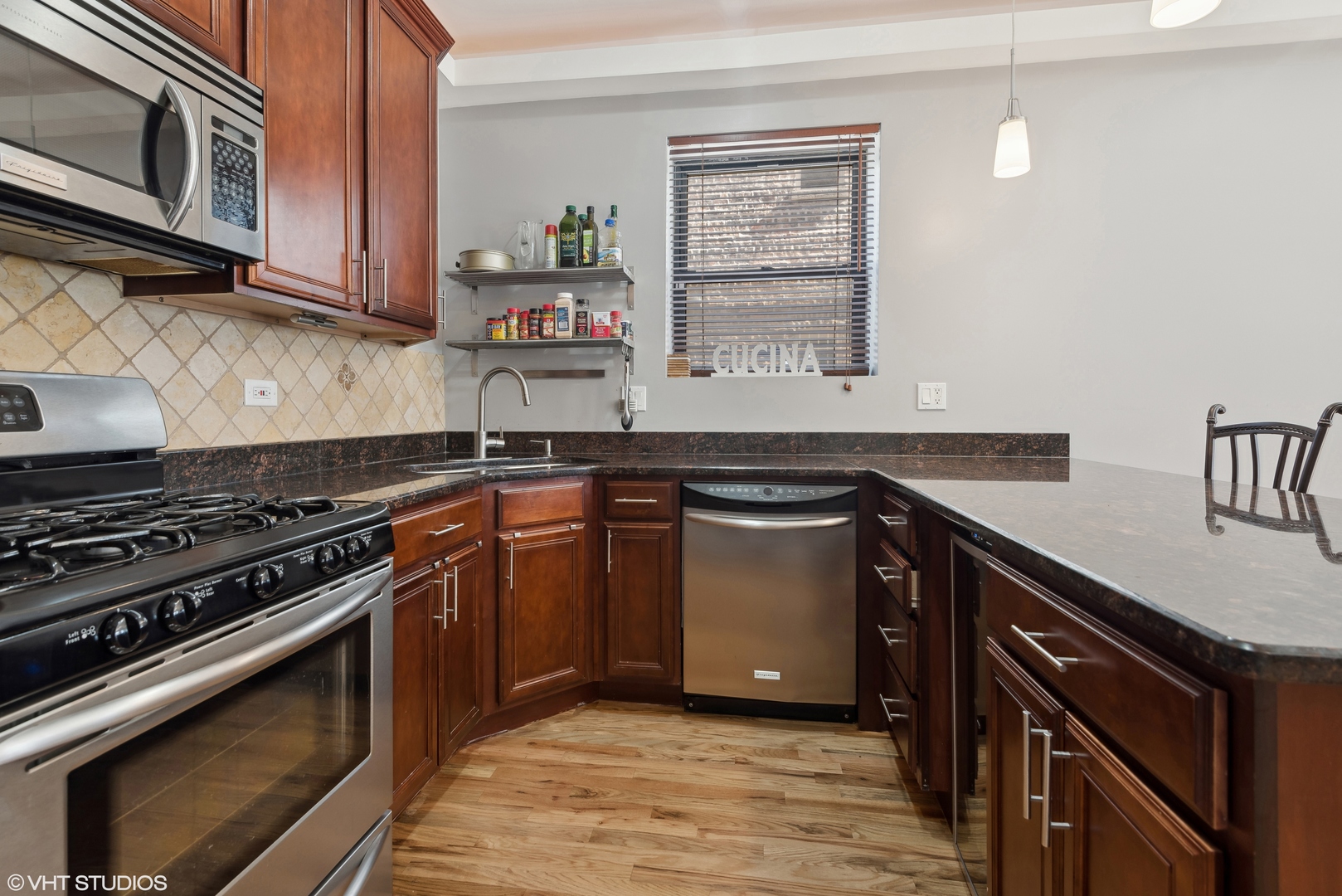 642 E 50TH Street Unit: 1E