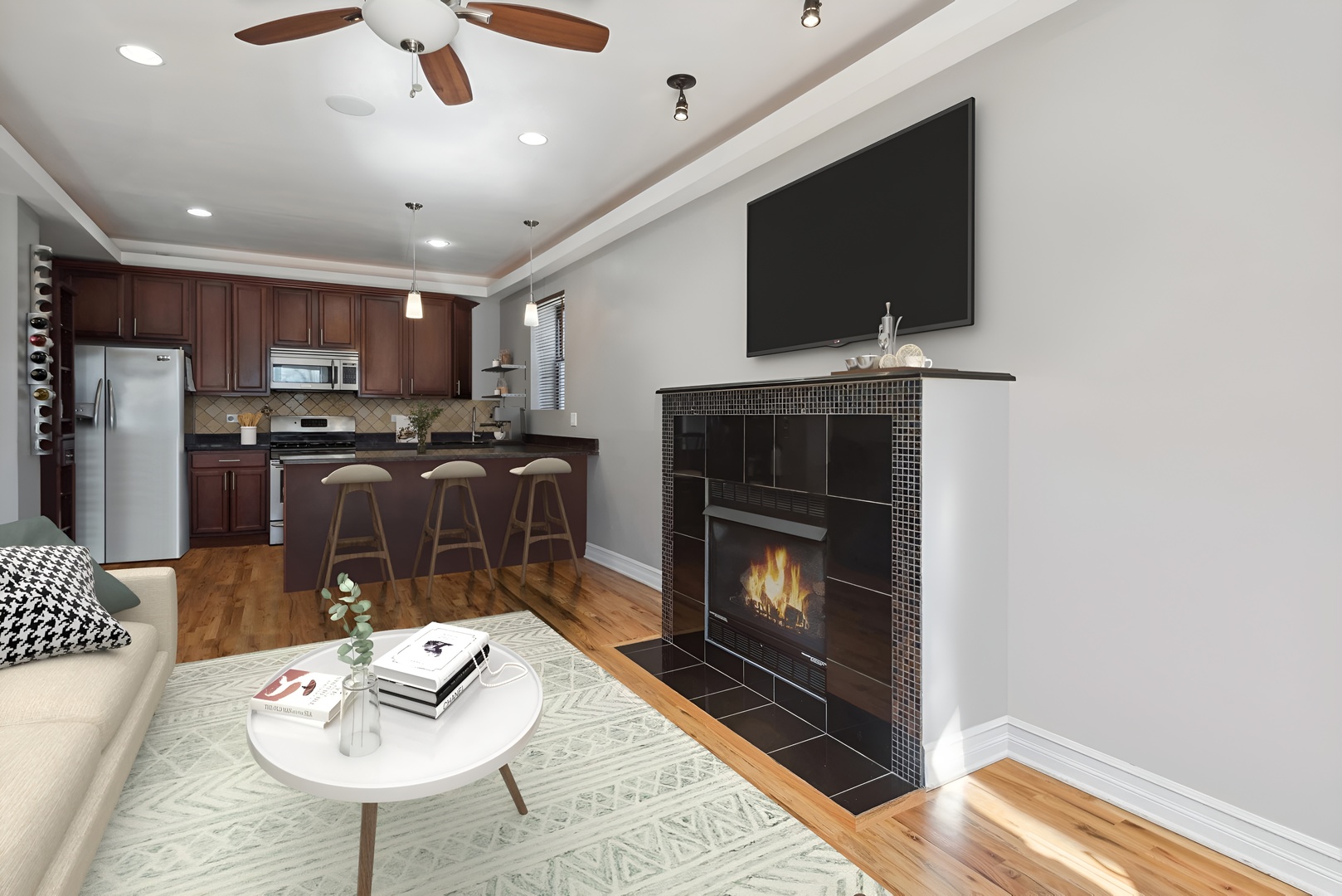 642 E 50TH Street Unit: 1E