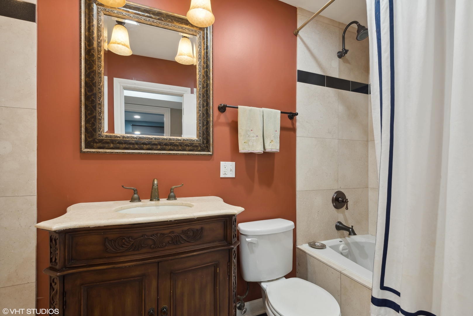 642 E 50TH Street Unit: 1E