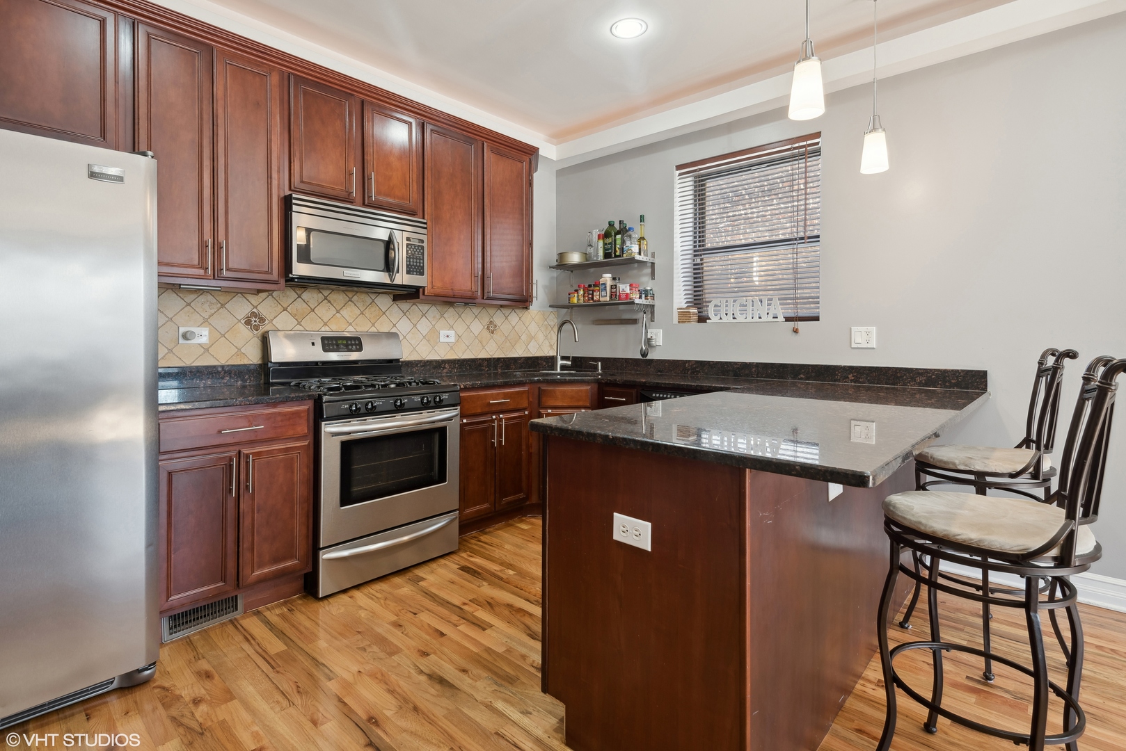 642 E 50TH Street Unit: 1E