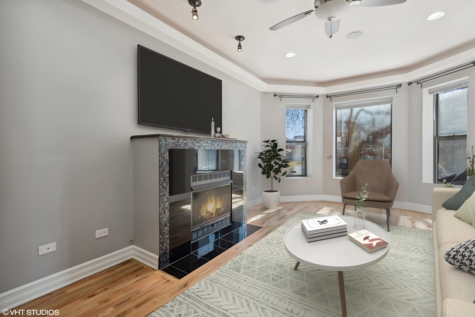 642 E 50TH Street Unit: 1E