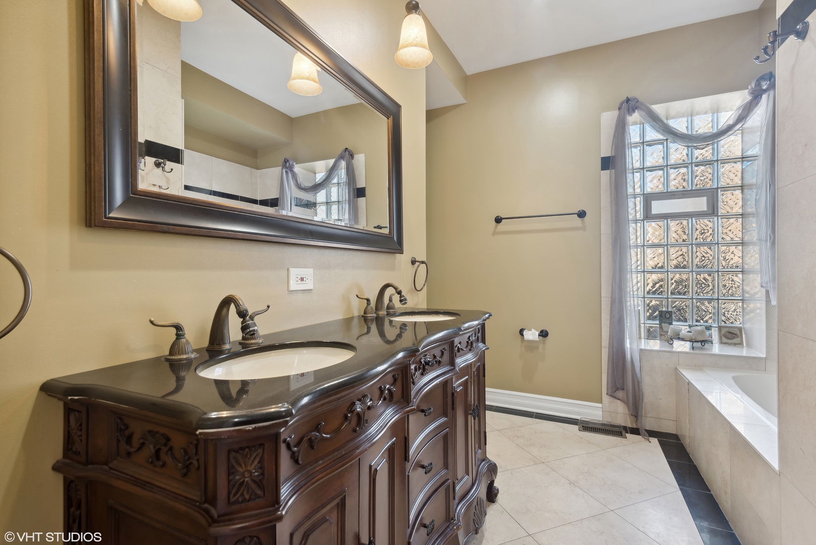 642 E 50TH Street Unit: 1E