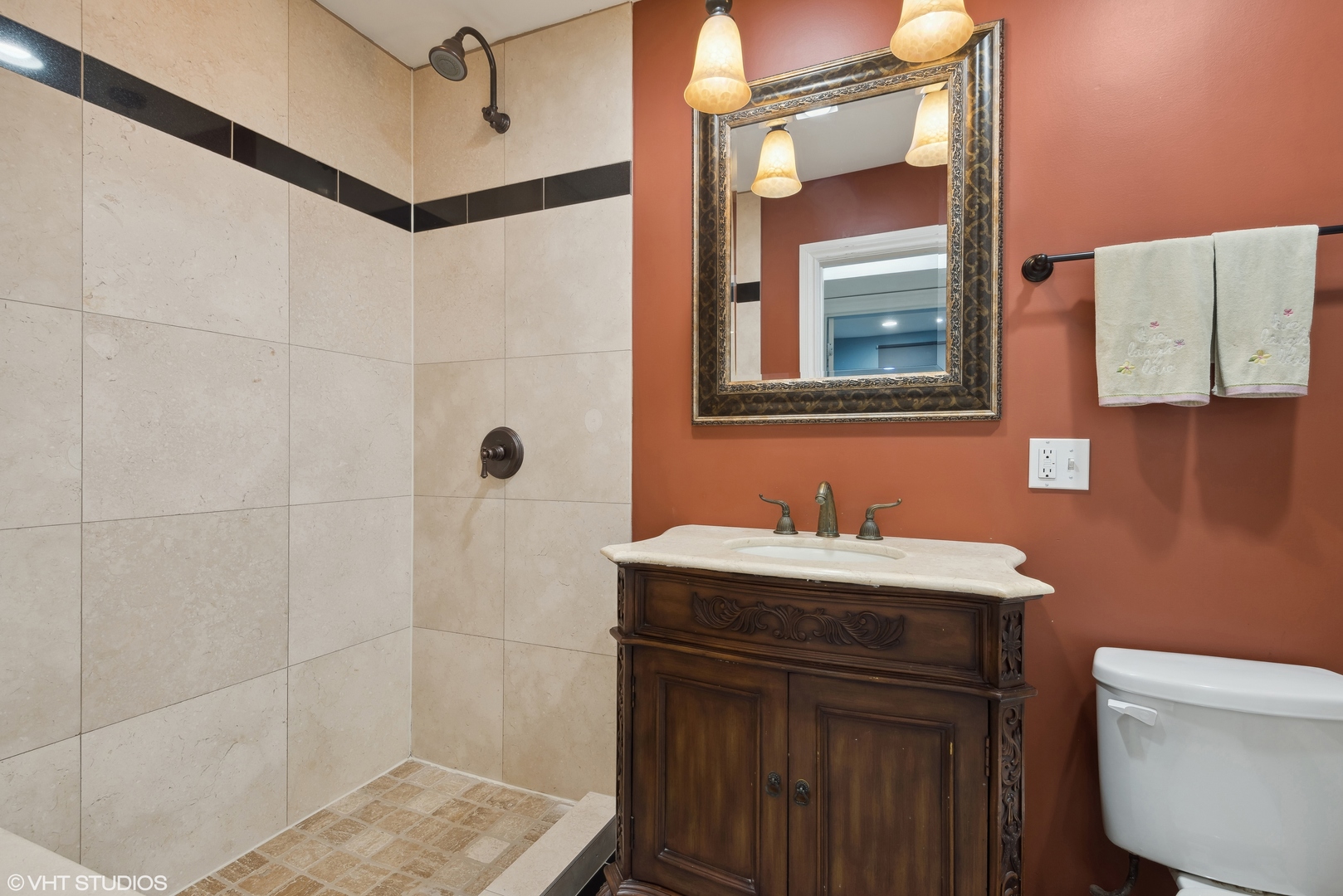 642 E 50TH Street Unit: 1E