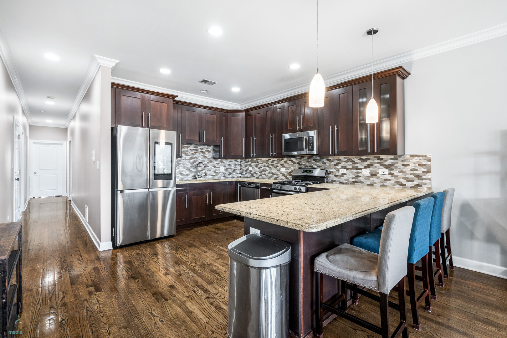 832 W 36th Street Unit: 2